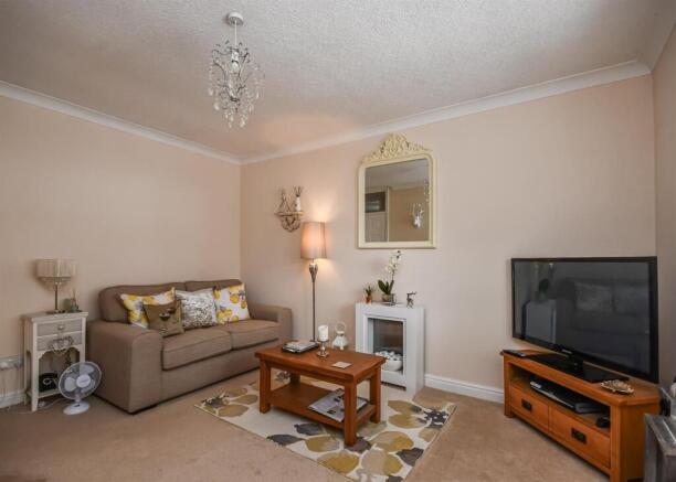 Flat 14 Maypole Court-6.jpg