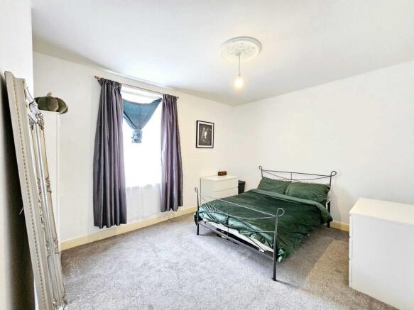 3 bed Terraced for sale Image 10