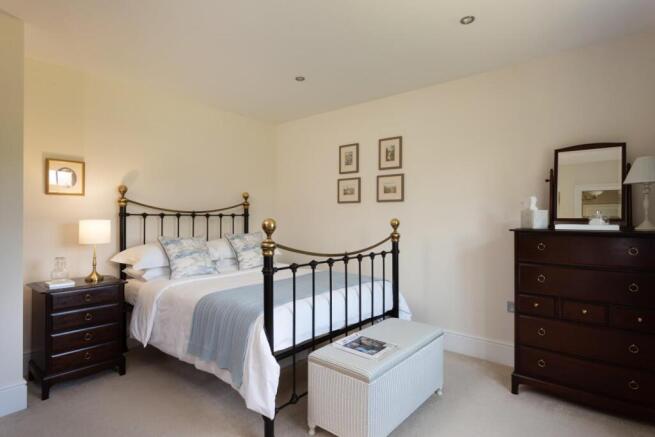 4 bed Detached for sale Image 12