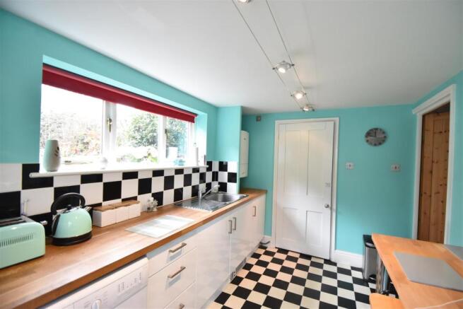 Annex Kitchen.JPG