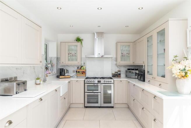 4 bed Detached Bungalow for sale Image 7