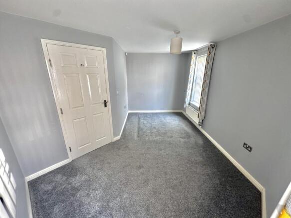 2 bed Ground Flat to rent Image 9