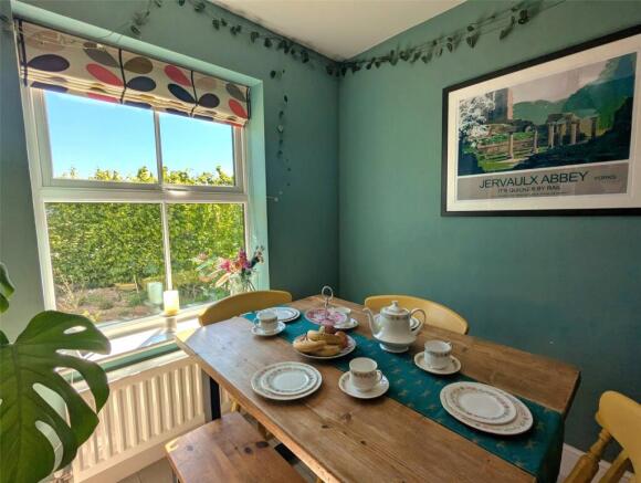 4 bed Semi-Detached for sale Image 5