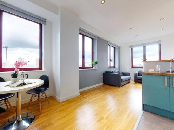 2 bed Apartment to rent Image 8