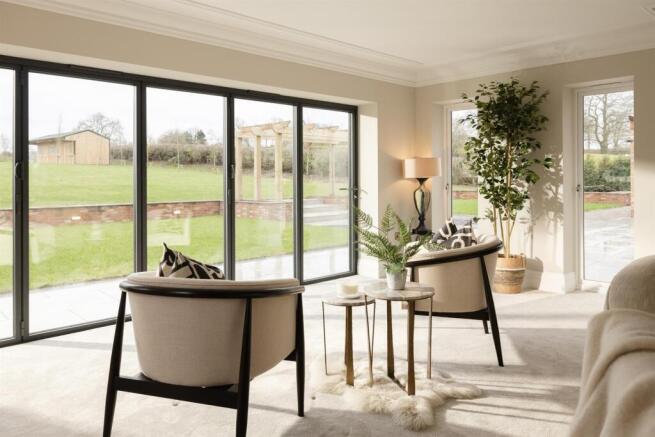 5 bed Detached for sale Image 12