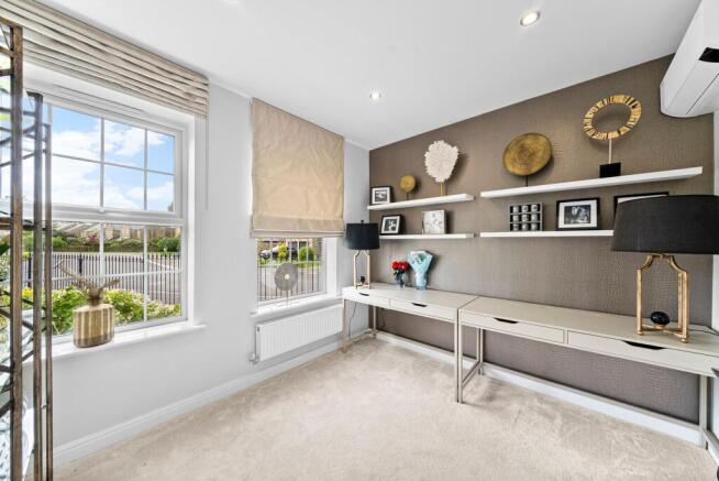 5 bed Detached for sale Image 9