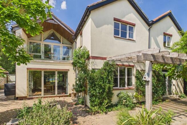 This stunning garden offer so much space