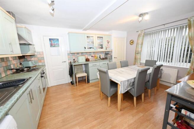 3 bed Detached for sale Image 5