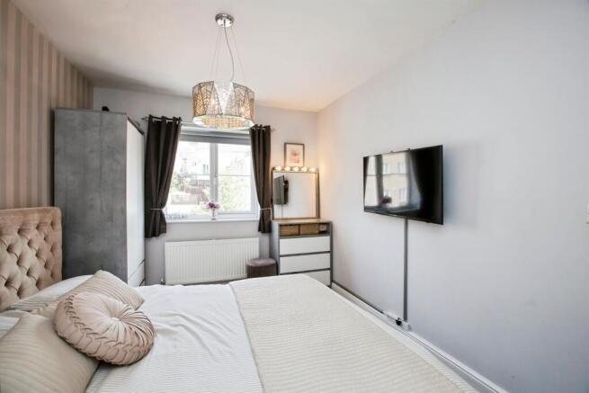 4 bed Semi-Detached for sale Image 8