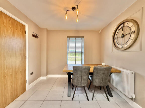 4 bed Semi-Detached for sale Image 6