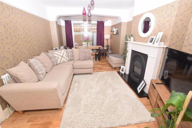 SITTING & DINING ROOM