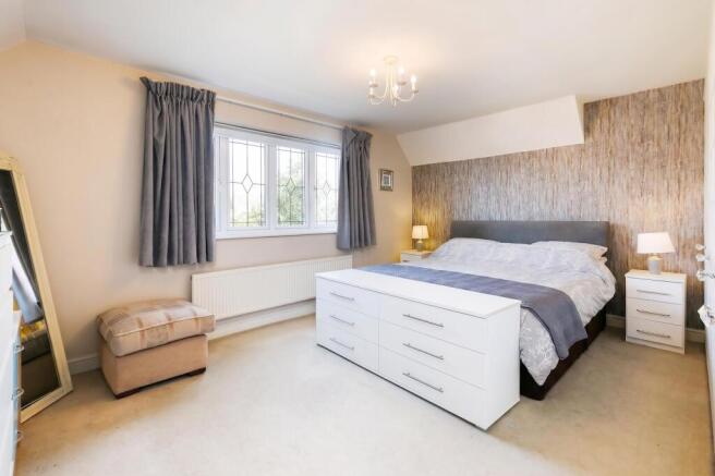 5 bed Detached for sale Image 12