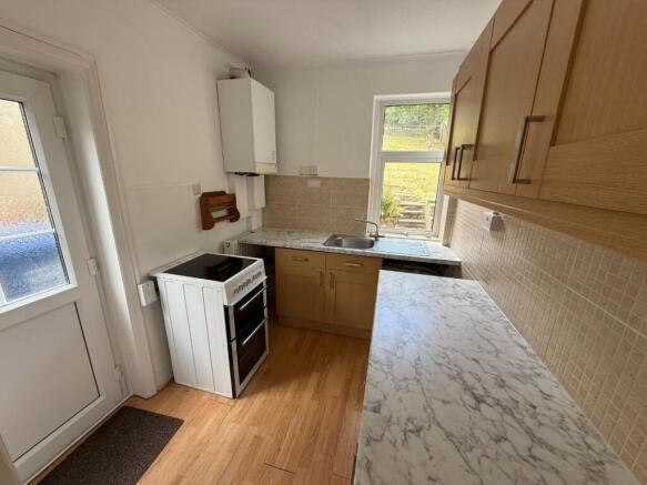 3 bed Semi-Detached to rent Image 4