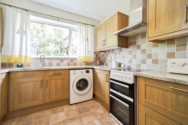 2 bed Detached Bungalow for sale Image 6