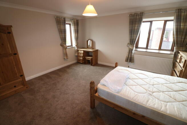 2 bed Apartment to rent Image 8