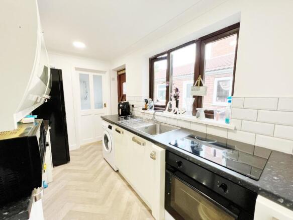 Kitchen pic 1.jpg