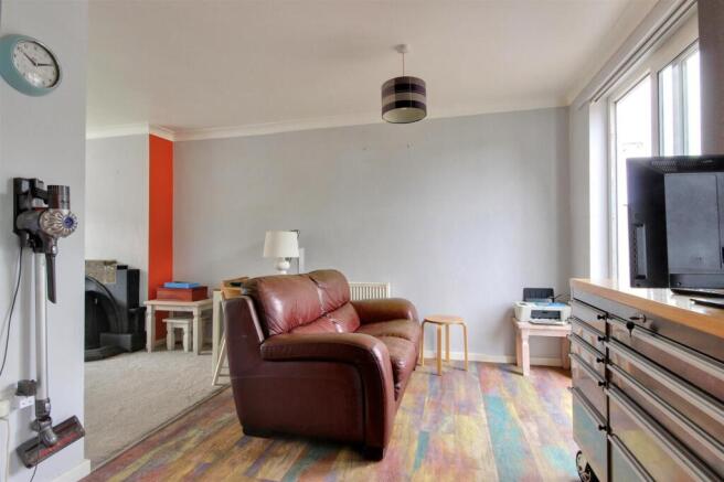 3 bed Semi-Detached for sale Image 6