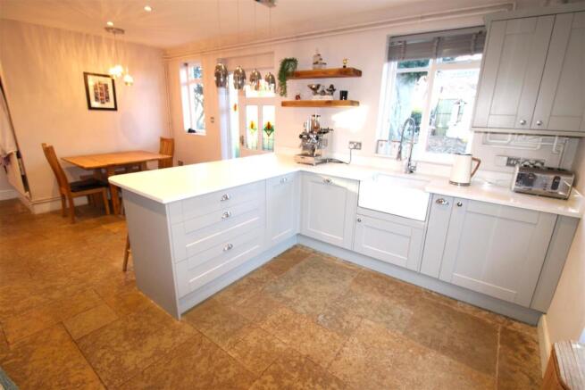 KITCHEN DINER A.JPG