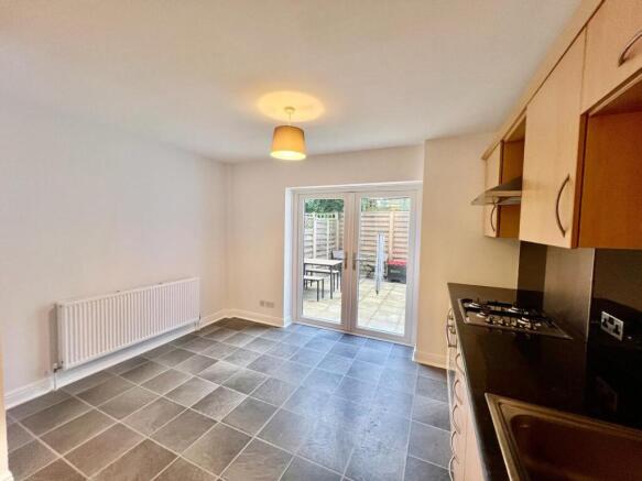 2 bed House to rent Image 10
