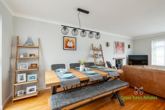 Dining & Entertaining Room