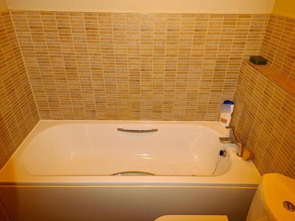 2 bed Terraced to rent Image 8