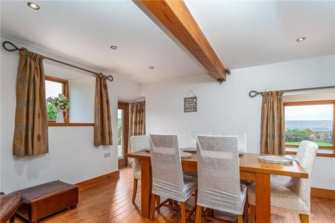 5 bed Detached for sale Image 12