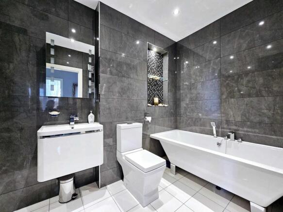 2 bed Flat for sale Image 12