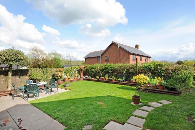 Garden with Patio area