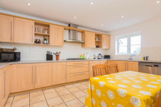 Kitchen/Breakfast...