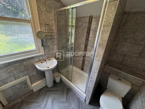 6 bed House to rent Image 8