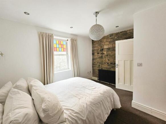4 bed Detached for sale Image 11
