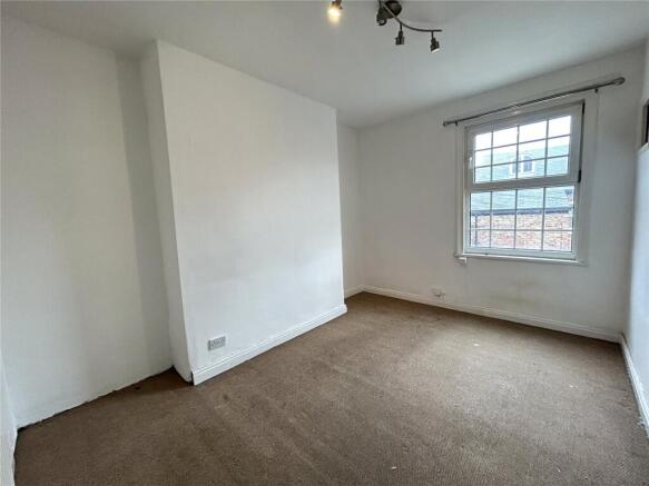 2 bed Apartment to rent Image 4