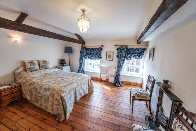 5 bed Semi-Detached for sale Image 12