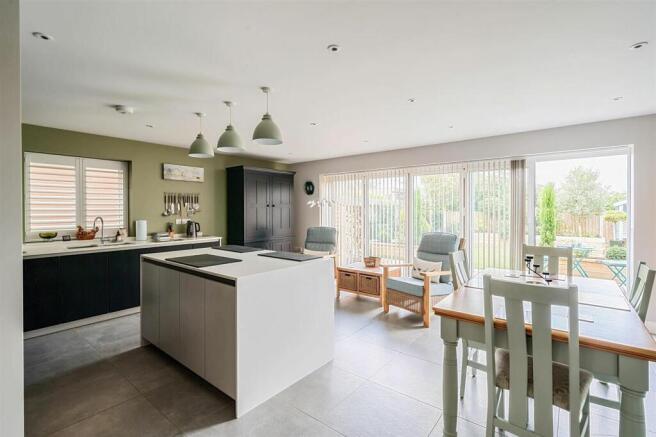 Kitchen / Dining Room