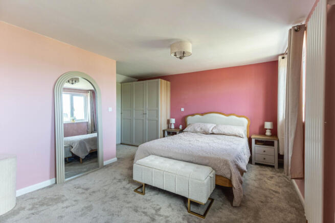 4 bed Semi-Detached for sale Image 10