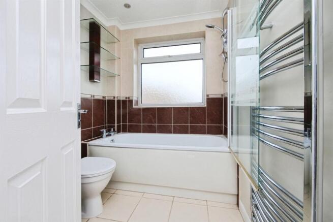 4 bed Detached for sale Image 11