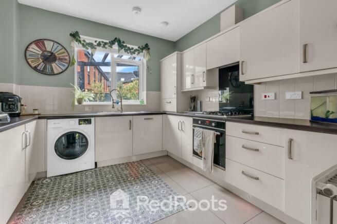 4 bed Detached for sale Image 7