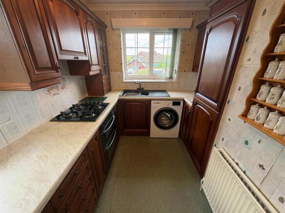 2 bed Semi-Detached Bungalow for sale Image 7