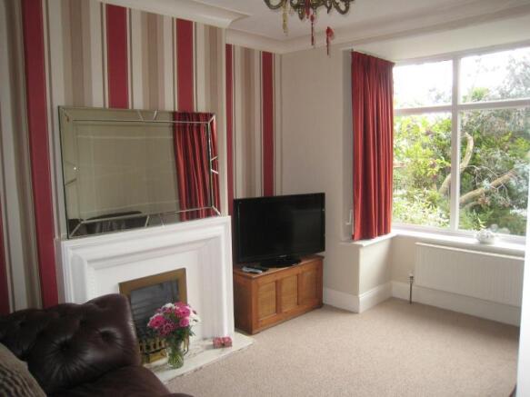 Attractive Bay Fronted Lounge