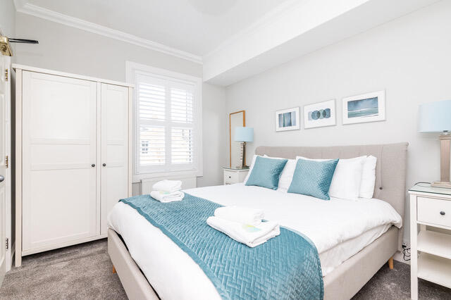5 bed Town House for sale Image 7