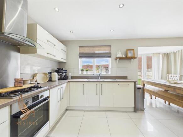 4 bed Detached for sale Image 12