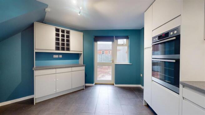 Wilfred Owen Close, 6, Kitchen..jpg