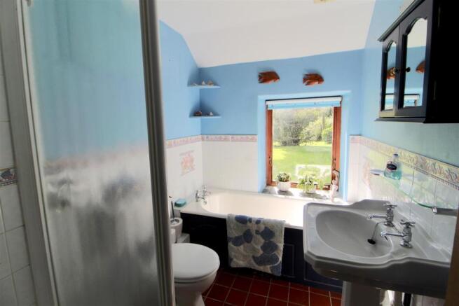 Bathroom.jpg