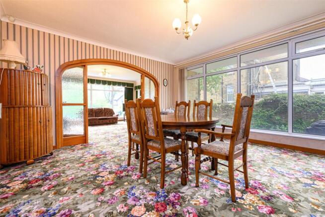 5 bed Detached for sale Image 9