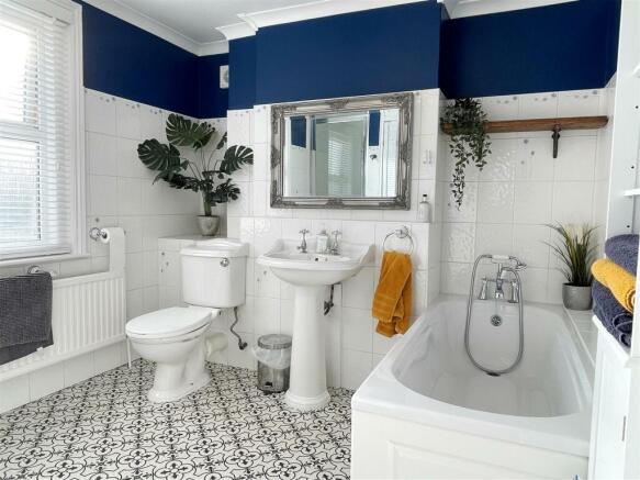 Bathroom 1.JPG
