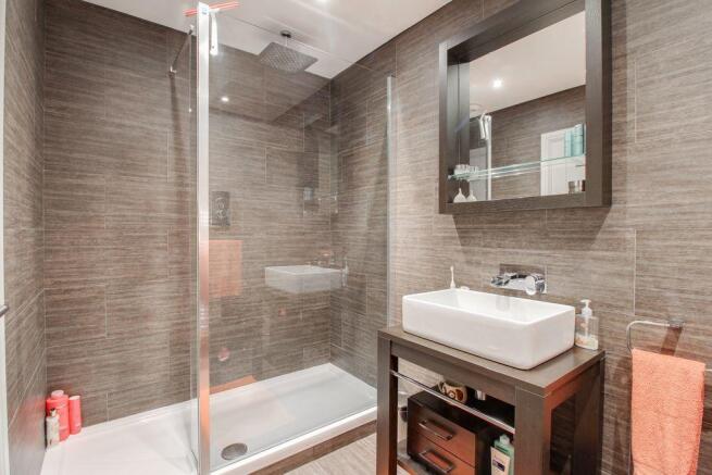Ensuite to Bed 1