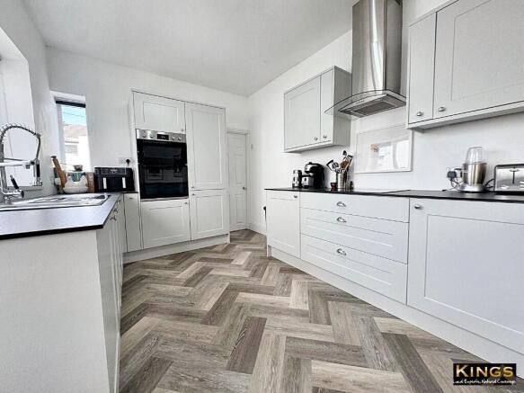 4 bed Town House for sale Image 7