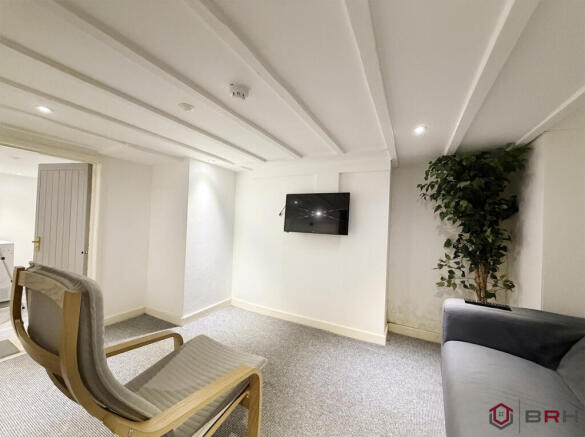 5 bed Terraced for sale Image 5