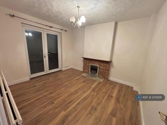 Dowstairsdoublebedroom