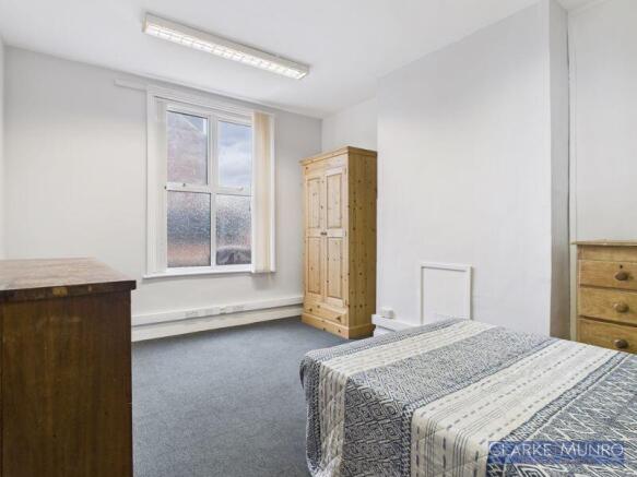 10 bed Town House to rent Image 8